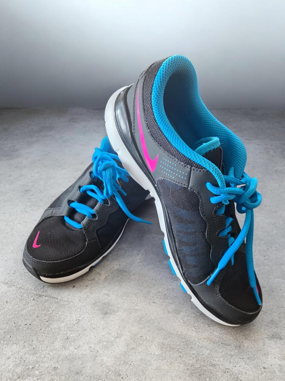 Nike Women’s Black Athletic Shoes with Blue Lining and Pink Swoosh